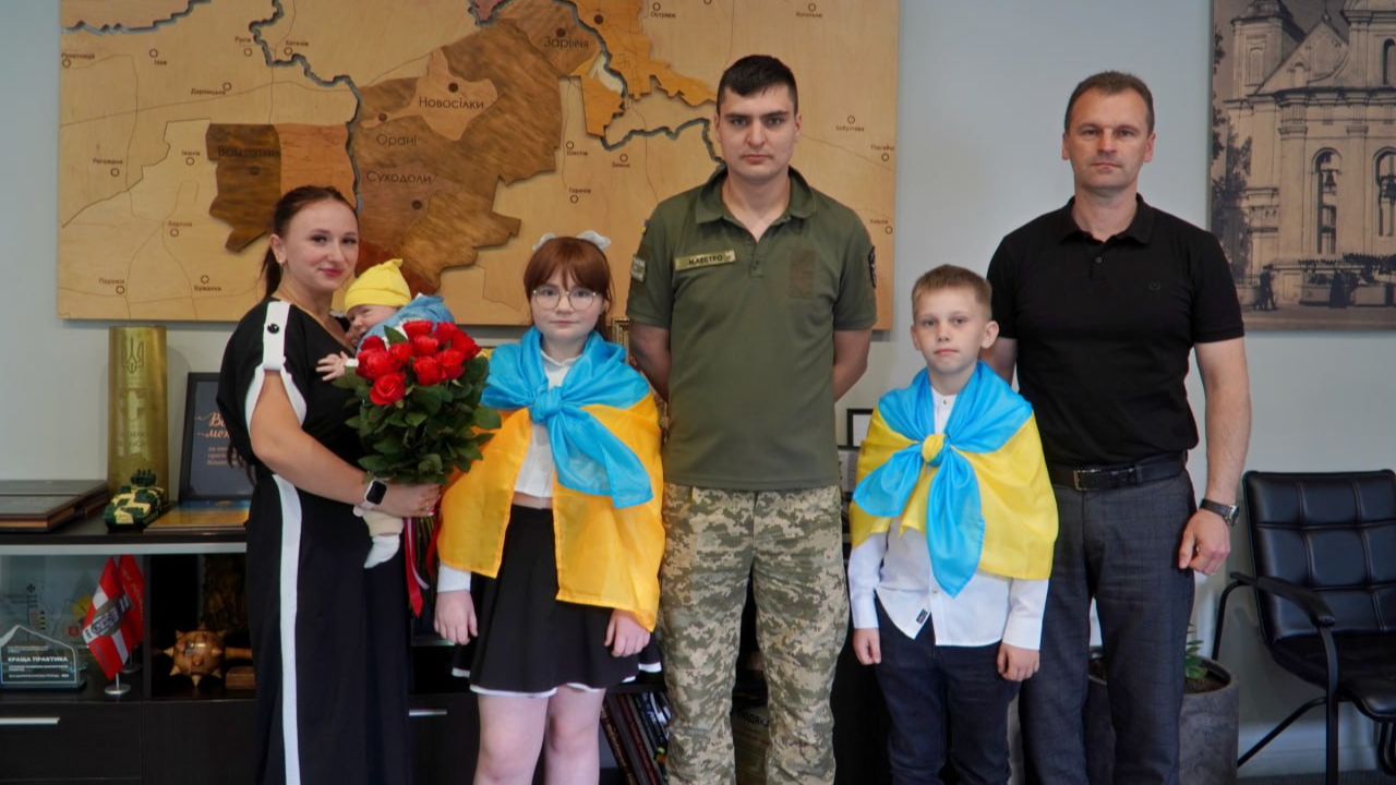 Звільнений з полону військовий повернувся на Волинь
