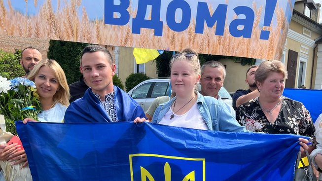 Повернувся додому після 3 років полону: у Луцьку зустріли Дениса Пшаву