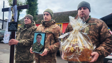 Майже два роки рідні чекали на диво: на Волині провели в останню путь Василя Шуміка