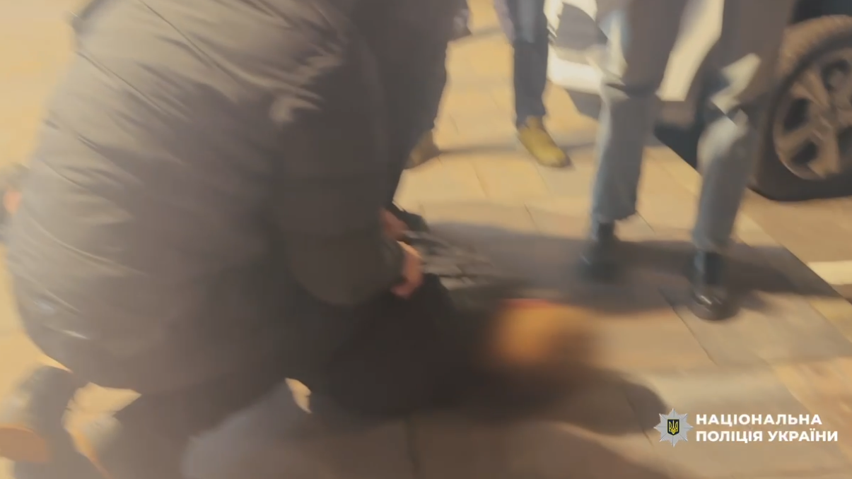 На Волині 39-річний сутенер втягував жінок у проституцію