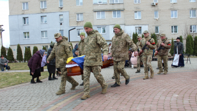 Півтора року невідомості: на Волині попрощалися із загиблим на Курщині Валентином Волошиним