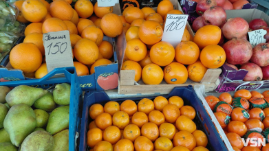 Скільки коштують фрукти та перші ягоди на ринку у Луцьку?