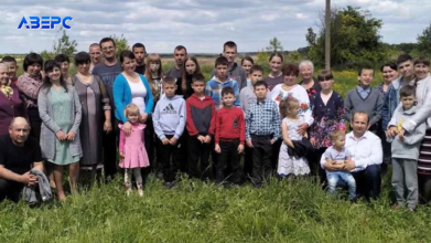 Дві каструлі картоплі й баняк голубців: як бабуся з Волині приймає в гостях велику родину