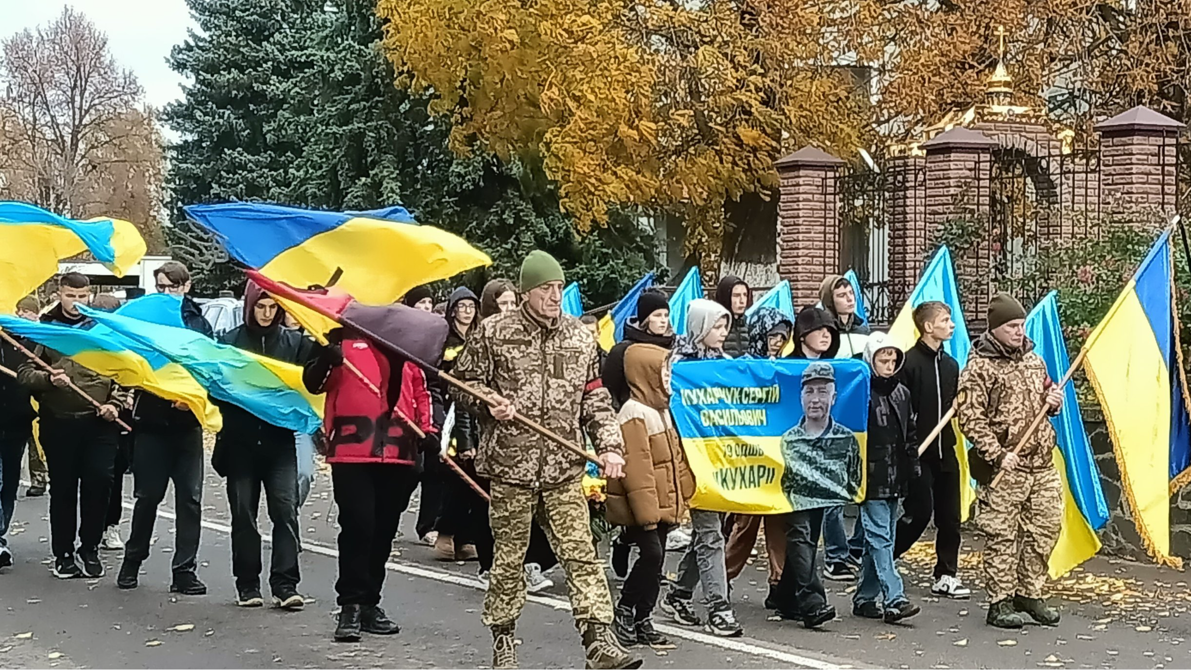 У Луцькому районі попрощалися з Героєм Сергієм Кухарчуком, який понад чотири місяці вважався зниклим безвісти