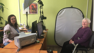 83-річна волинянка отримала паспорт, аби побачитися з дітьми й онуками за кордоном