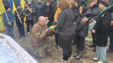 Без батька залишились дві доньки: на Волині попрощалися з Героєм Андрієм Хомичем