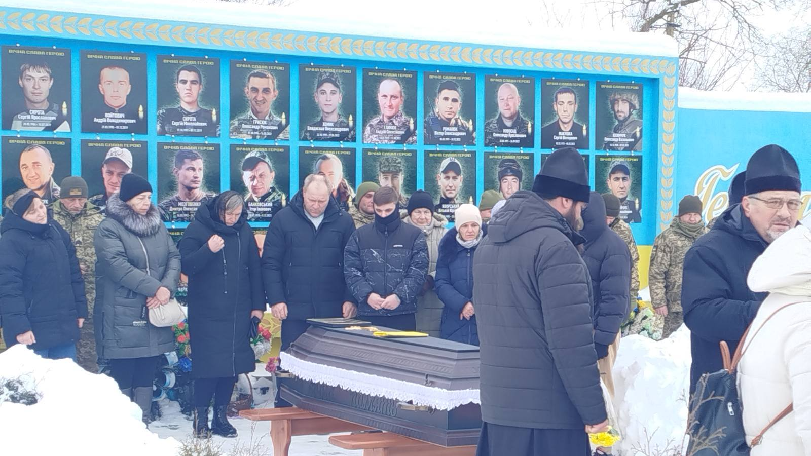 Брат - теж на фронті: на Волині в останню путь провели мужнього воїні Сергія Верезія