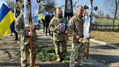 Серце воїна зупинилося у зоні бойових дій: На Волині провели в останню дорогу Героя Анатолія Баранося