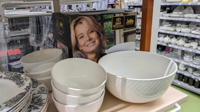 У луцькому гіпермаркеті «Там Там» продають посуд від росіянки Юлії Висоцької