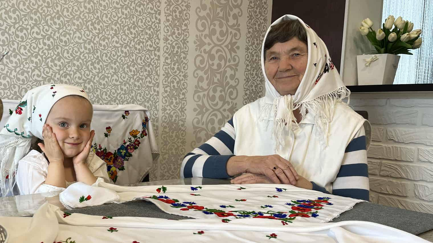 75-річна майстриня з Волині відроджує давнє мистецтво вишивки гладдю