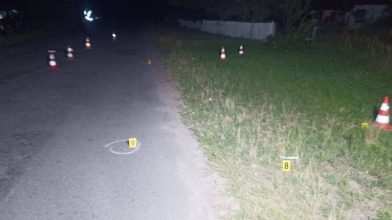 Збив поліцейський і кинув помирати: на Рівненщині посеред дороги знайшли мертвою жінку