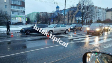 На пішохідному переході у Луцьку автомобіль збив 67-річну жінку