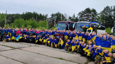 Вперше після тривалого перебування у полоні: до рідного села на Волинь повертається молодий воїн Роман Нечипурук