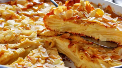 Шарлотка без духовки: смачний яблучний десерт на сковорідці