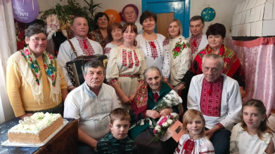 Має шестеро онуків та десять правнуків: довгожителька з Волині відзначила 90-річний ювілей