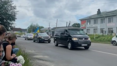 Загинув у квітні на Донеччині: на Волинь «на щиті» назавжди повернувся молодий Герой Петро Низовий