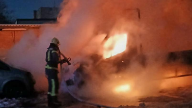 Вночі у Луцьку горіло вантажне авто. Відео