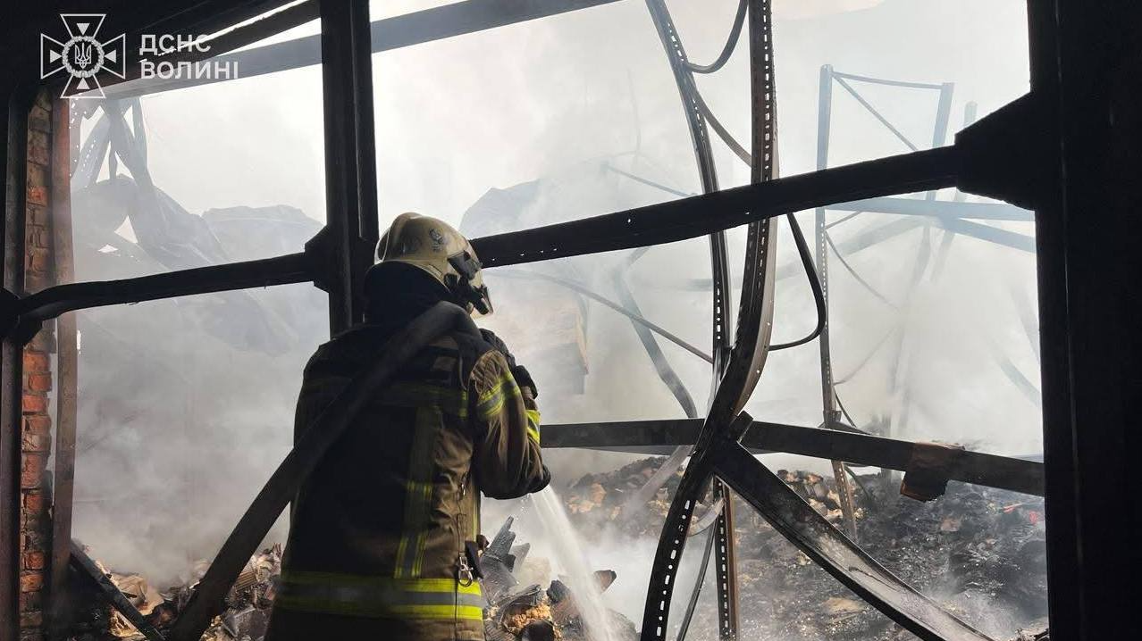 Стало відомо, кому належать склади в Луцьку, в які вранці влучили ворожі шахеди