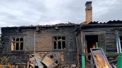 Вщент згорів будинок: на Волині родина залишилася без даху над головою
