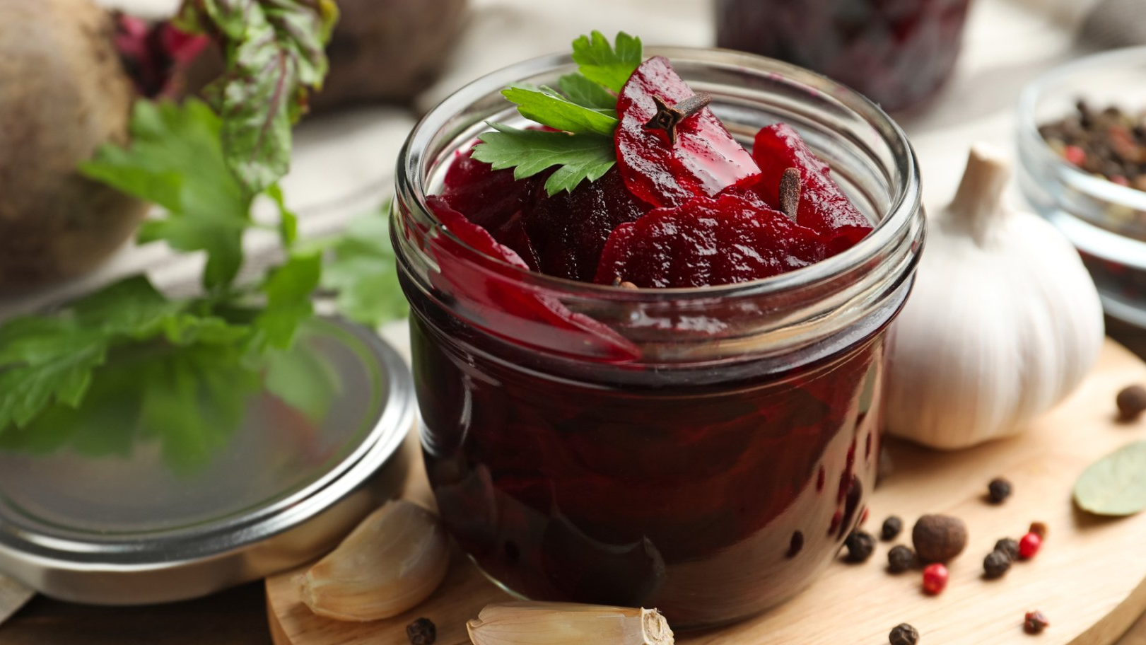 Маринований буряк у банках: смачний рецепт на зиму