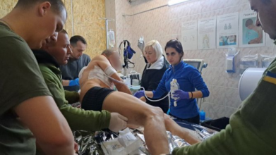 Увесь час - у найгарячіших точках: військовий хірург два роки рятує життя українських захисників