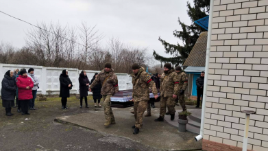 На Волині в останню дорогу провели військового Адріана Крупка. Фото