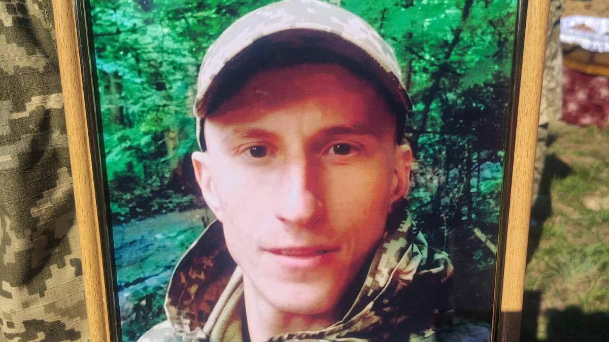 Йому назавжди 29: на Волині провели в останню путь Героя Дмитра Різника
