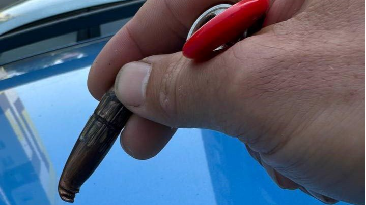 Російська куля пробила авто лучанки наскрізь — уламок виявили після атаки