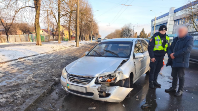 У Луцьку п'яний водій намагався відкупитися від патрульних після ДТП