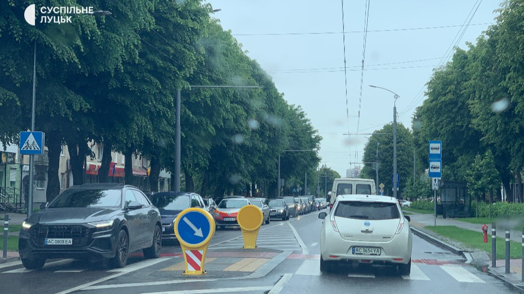 У центрі Луцька - затор: через ДТП зупинився громадський транспорт