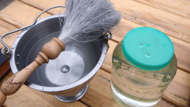 чи можна виливати освячено воду