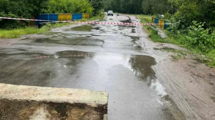 У селищі на Волині перекрили міст після негоди — водіїв просять об’їжджати