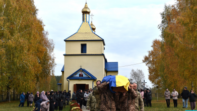 Мобілізували навесні цього року: на Волині в останню дорогу провели Героя Руслана Русила