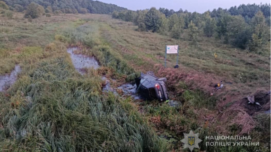 ДТП на Волині: BMW з’їхав у кювет і перекинувся, травмувалися троє людей