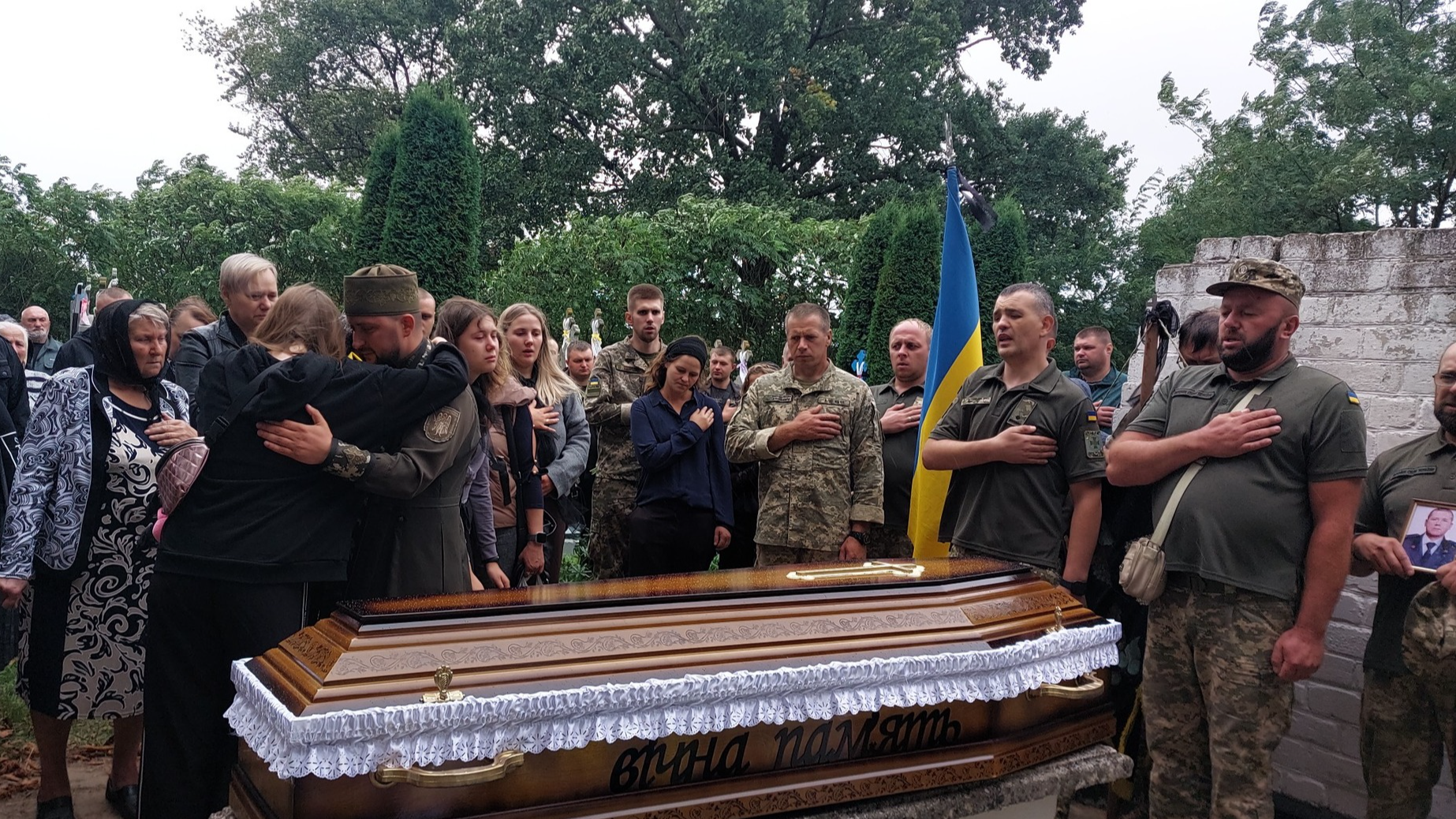 Три місяці боротьби за життя: на Волині провели в останню дорогу захисника Олександра Гуля