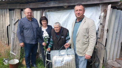 Щасливий дідусь, який має четверо онуків та стільки ж правнуків: волинський довгожитель відсвяткував 90-річний ювілей