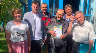 Від економіста до землевпорядника: у громаді на Волині привітали 90-річного ювіляра