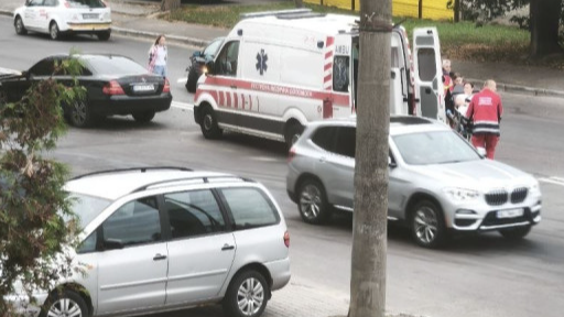 У Луцьку сталася ДТП на проспекті Відродження: жінку забрала швидка