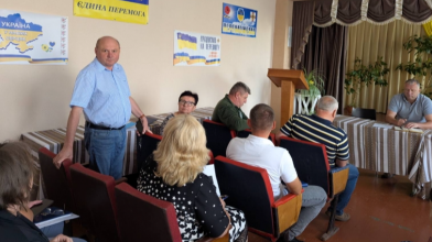 У громаді на Волині представили нового директора центру первинної медико-санітарної допомоги