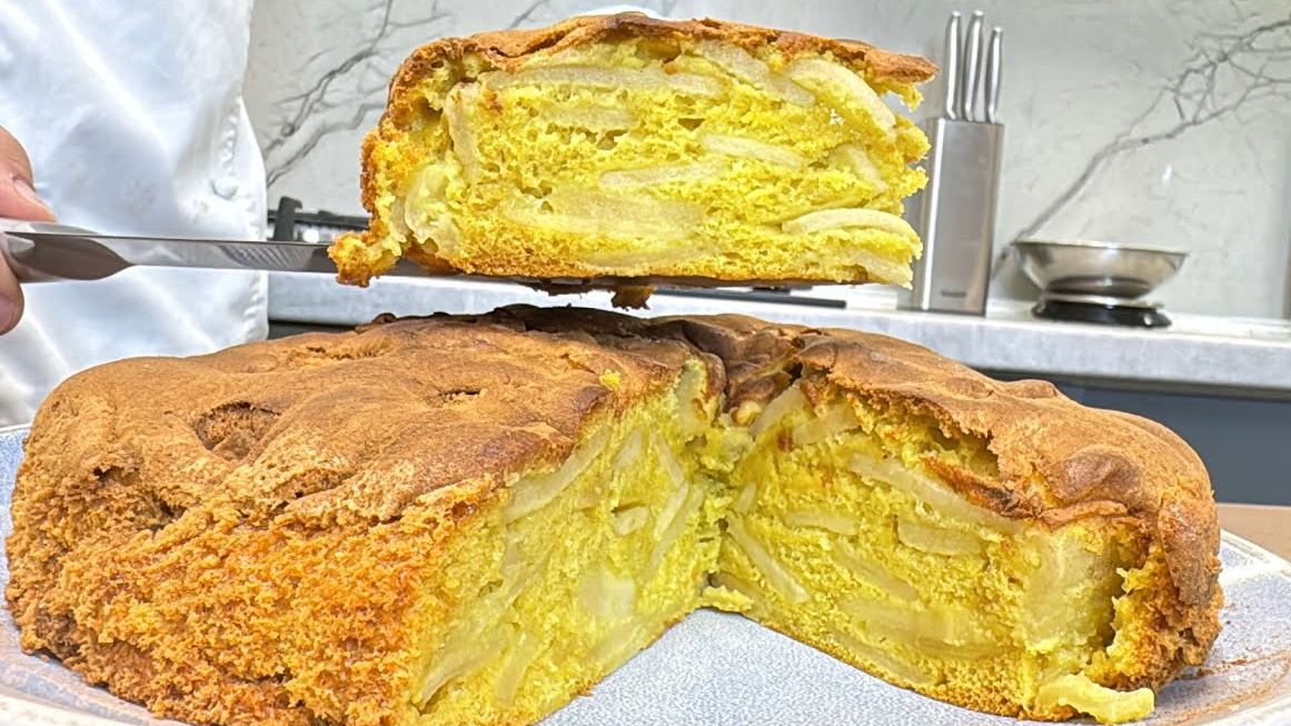 Як приготувати «ліниву» шарлотку в мікрохвильовці за 5 хвилин