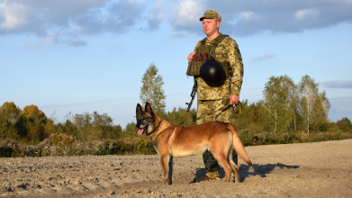 Сім років служби разом: як прикордонник з Волині і його собака тримають кордон