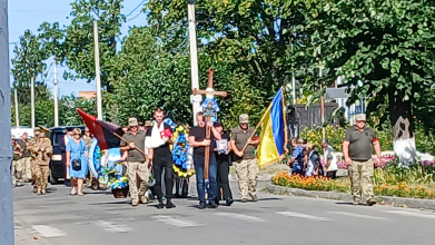 Серце зупинилося у лікарні міста Запоріжжя: на Волинь «на щиті» повернувся військовий Микола Комаров