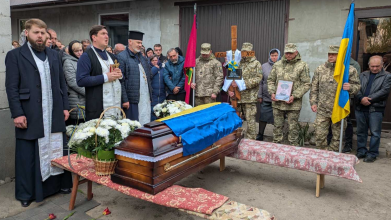 Громада на Волині віддала останню шану загиблому Герою Віктору Гошку