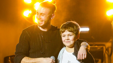 10-річний барабанщик з Луцька зіграв з гуртом «АНТИТІЛА» легендарну «Фортецю Бахмут»