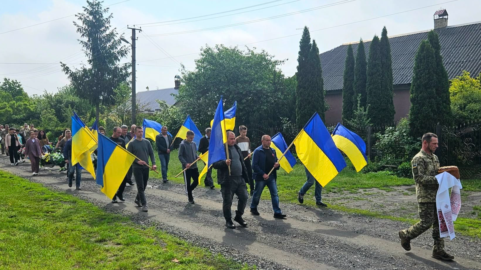 Загинув понад рік тому: на Волині попрощались з Героєм Дмитром Лехівим