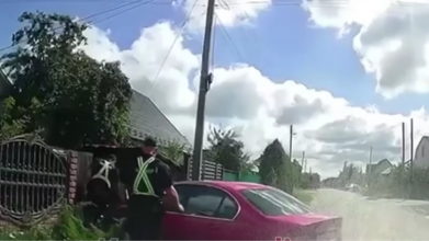 На Волині водій «BMW» з поліцейським на капоті заїхав на своє подвір’я: як його покарали