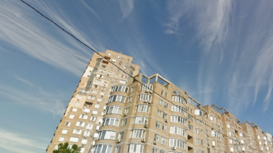 Вели трансляцію самогубства: у Києві з 24-го поверху стрибнули зведені брат та сестра. Відео і фото 18+