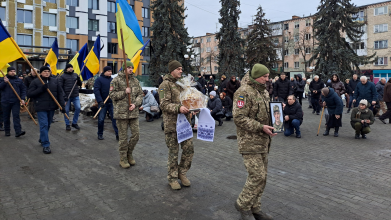 Майже 20 місяців надії та очікувань: у Ковелі попрощалися з Героєм Ярославом Лукашуком