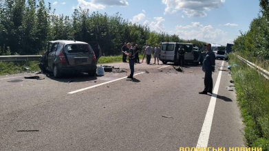 На Волині зіткнулися легковик і бус: є загиблі та постраждалі