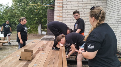 Молодь із усієї України відновлює старий ФАП на Волині, перетворюючи його на молодіжний простір